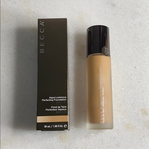 BECCA Other - BECCA: Aqua Luminous Perfecting Foundation